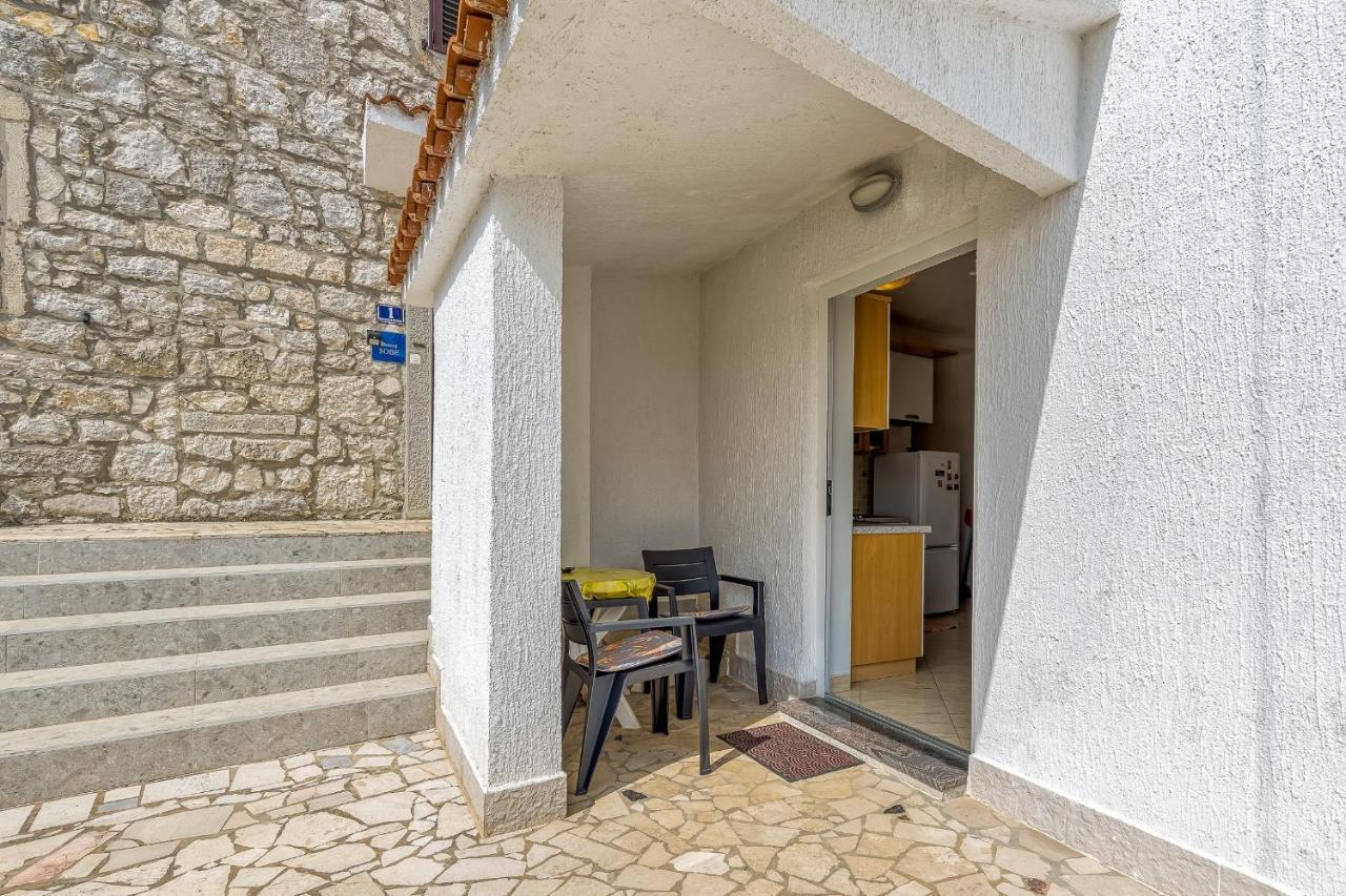 Studio Gordana With Terrace Funtana Exterior foto